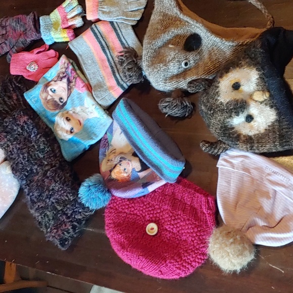 Bundle of Girls Hats Mits Accessories - Picture 3 of 4